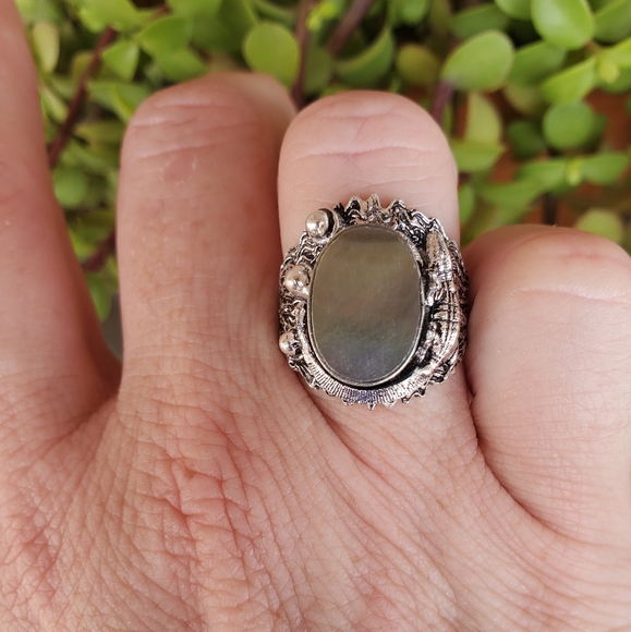 New Unique Mother of Pearl Lizard Silver Ring. - Picture 14 of 15